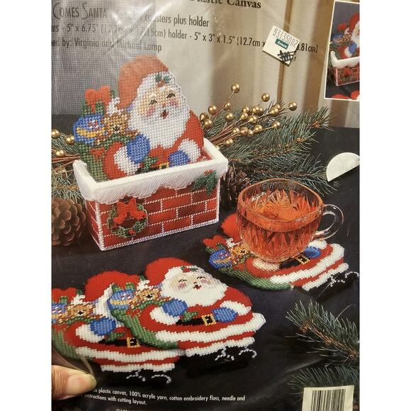 1996 Bucilla HERE COMES SANTA - Plastic Canvas Kit Set 4 Coasters Chimney Holder - Picture 2 of 4